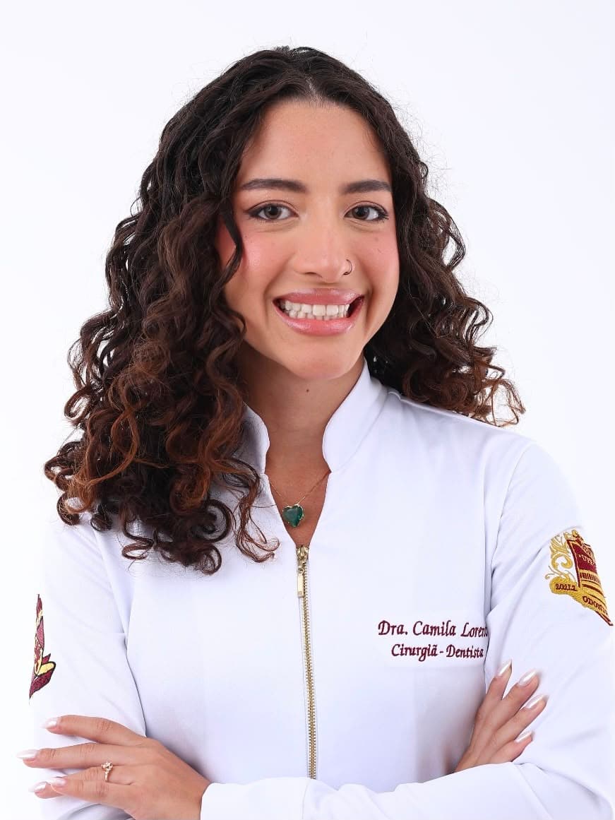 Dra. Camila Lorena, cirurgiã-dentista